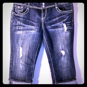 Almost Famous Capri Jeans